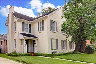 Building Photo - 2313 Wroxton Rd