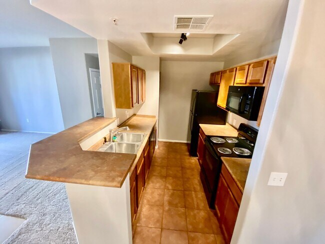 Building Photo - Ground Floor-One Bedroom in Lakewood