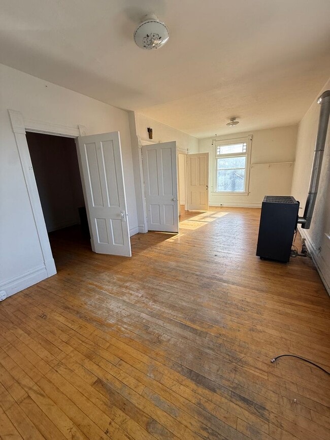 Building Photo - 207 S Crystal St