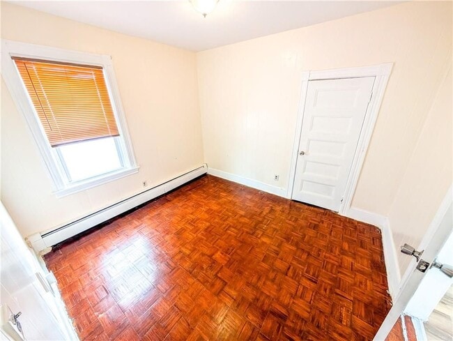 Building Photo - 53 Bancroft St