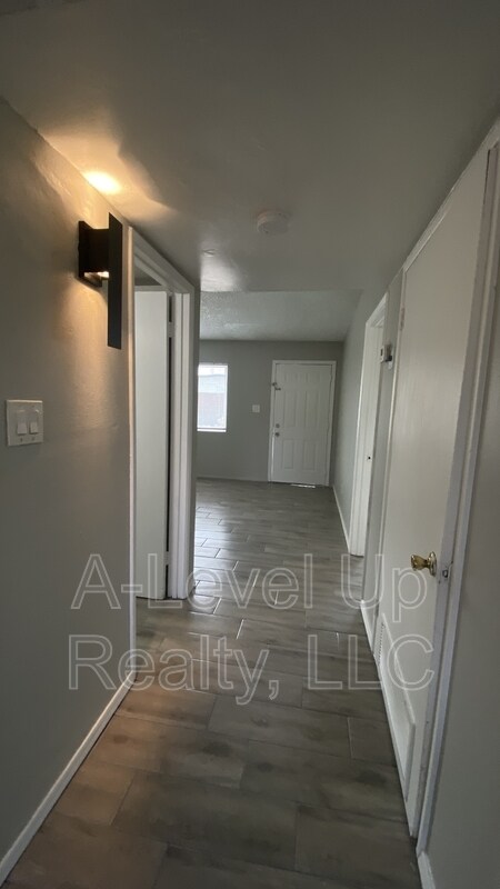 Foto del edificio - 5745 S Southland Blvd