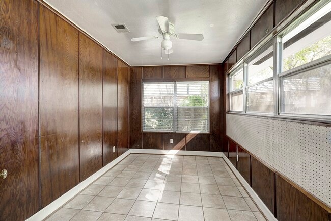 Foto del edificio - 5004 Holt St