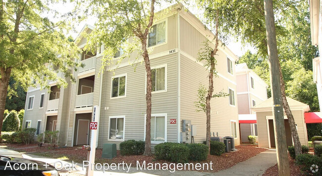 Building Photo - Room in Condo on Collegiate Cir