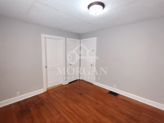Building Photo - 220 W 38th St