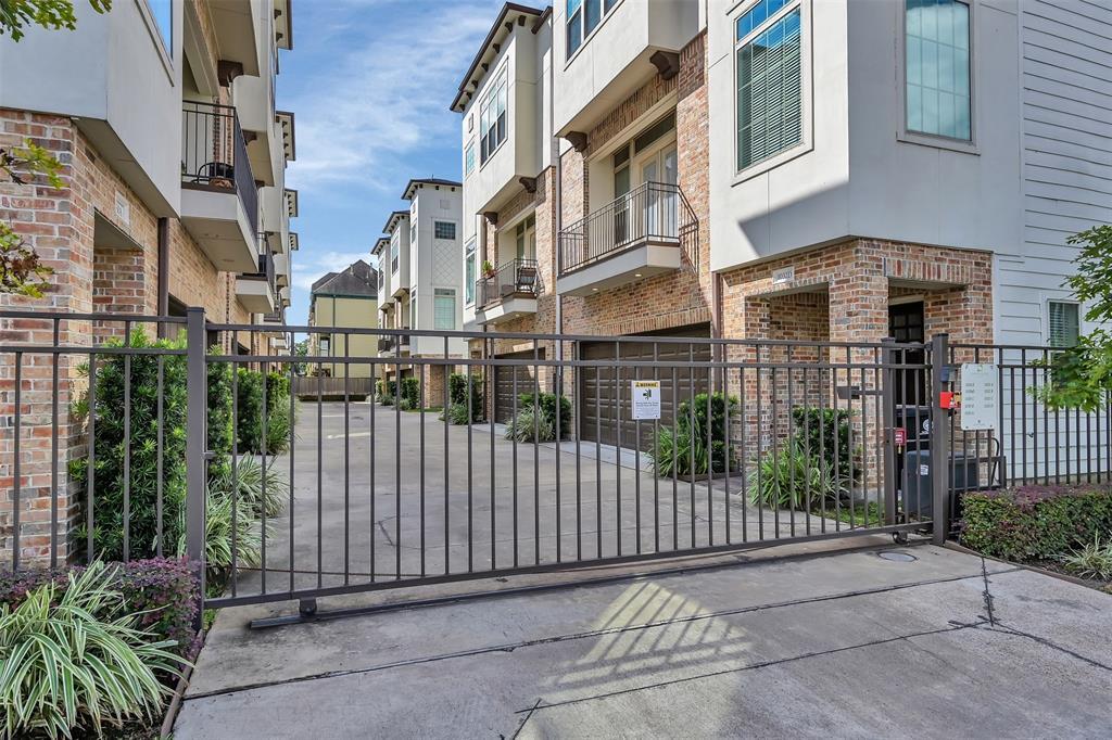 Foto principal - 1032 W 26th St