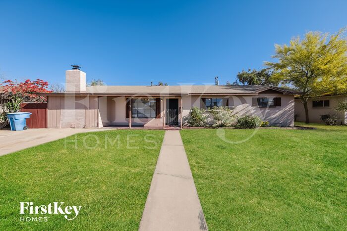 Primary Photo - 2118 W Montebello Ave