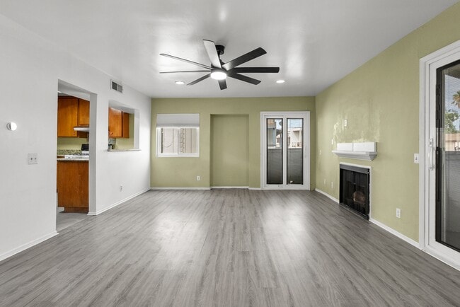 Foto del edificio - 9346 N Van Nuys Blvd W