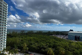 Building Photo - 100 Bayview Dr