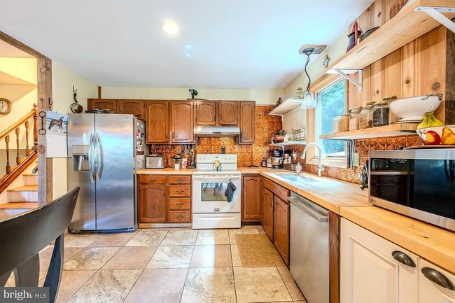 Foto del edificio - 7221 Hillview Dr