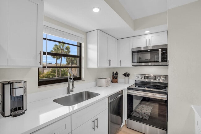 Building Photo - 600 Neapolitan Way
