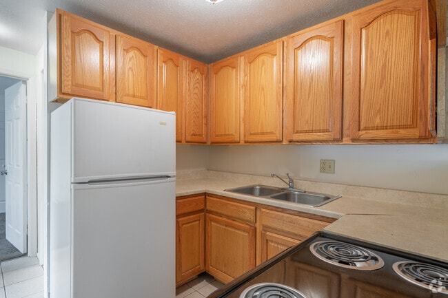 2BD 1BA 689 pies. Cuadrados. - Jordan Court Apartments