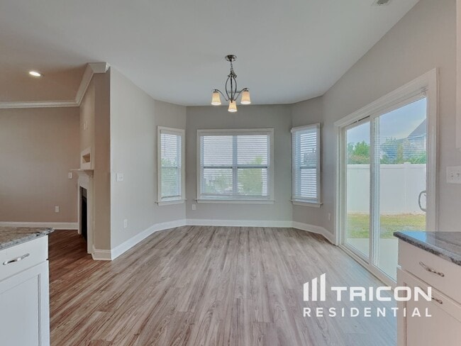 Building Photo - 117 W Falcon Ct