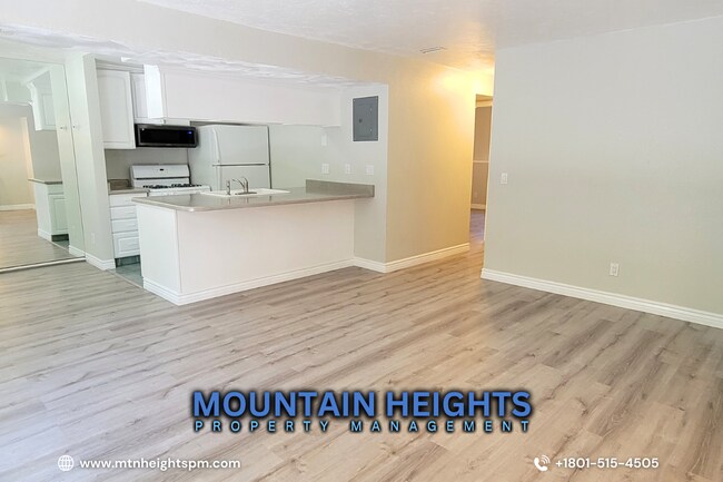 Building Photo - 450 E Creekside Cir