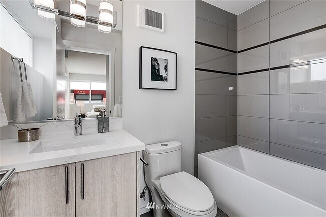 Baño - 730 26th Ave S