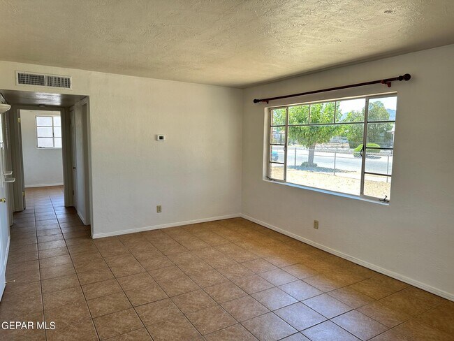 Foto del edificio - 9302 Charleston St