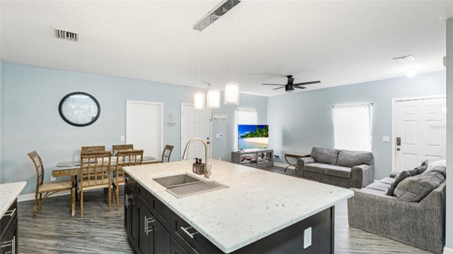 Foto del edificio - 2344 28th Ave E