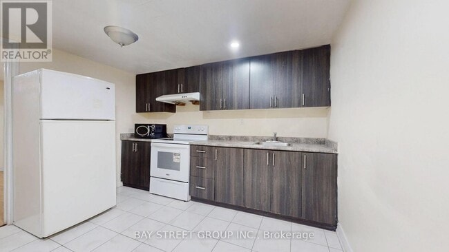 Building Photo - 49 Pepperell Crescent