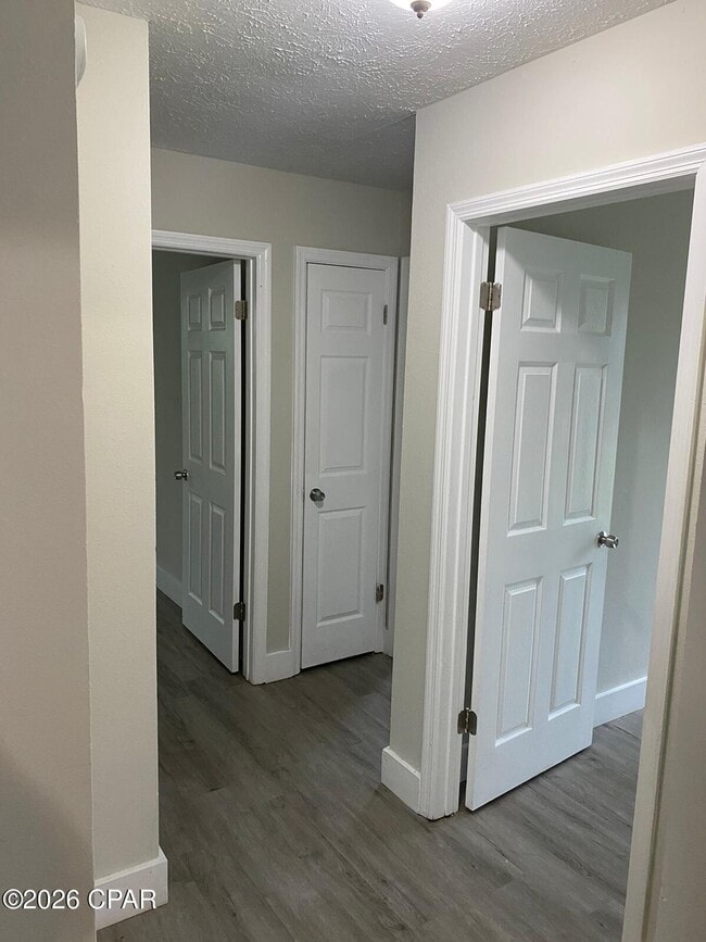 Foto del edificio - 6615 Enzor St