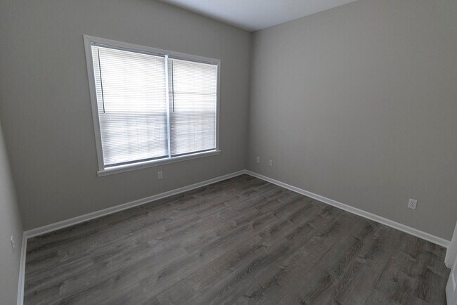 Building Photo - 1938 Center St