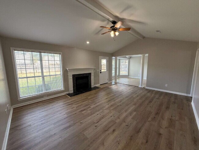 Foto del edificio - Available for rent in Chapelwood Subdivision