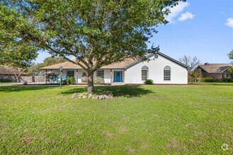 Building Photo - 124 Poplar Dr