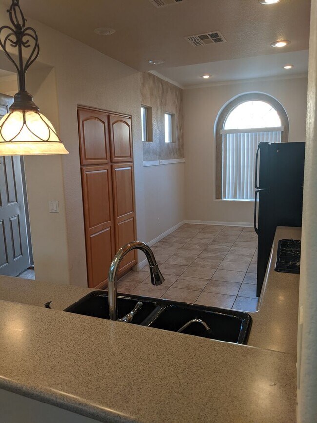 Building Photo - Summerlin 2 Story