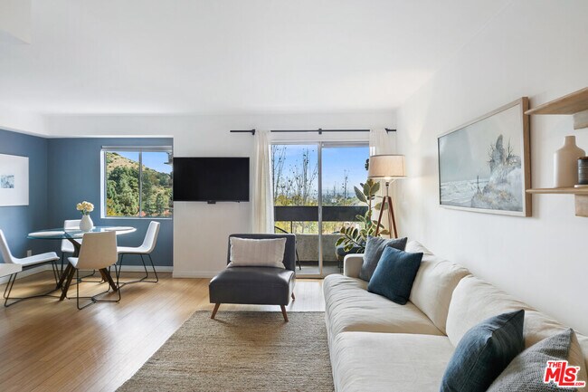 Foto del edificio - 2700 Cahuenga Blvd