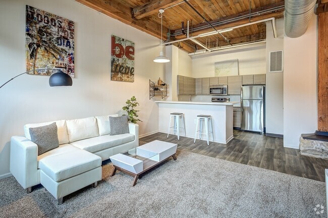 Building Photo - Amazon Apartments