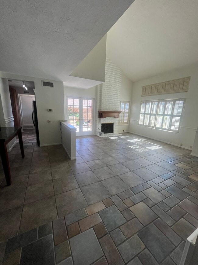 Building Photo - 3BD 3BA Townhouse in Rancho Bernardo - Pla...