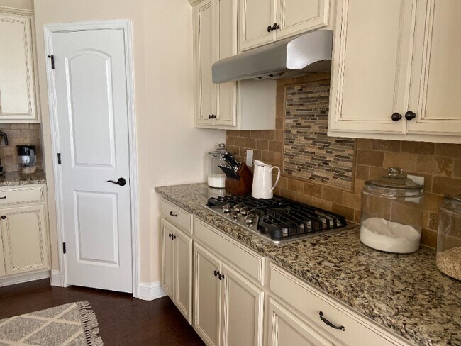 Foto del edificio - 9610 Camberley Ave NW