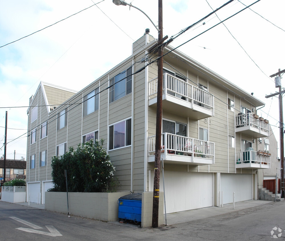 Building Photo - 10 19th Ave