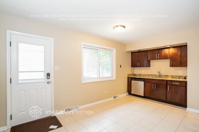 Foto del edificio - 16460 Roy St