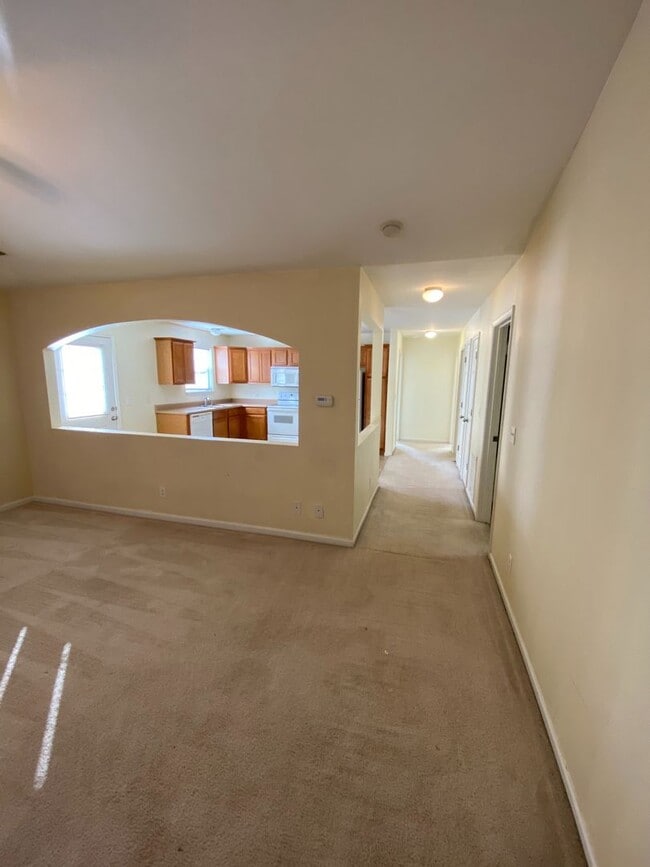 Building Photo - Cozy 2 Bedroom, 2 Bathroom Duplex