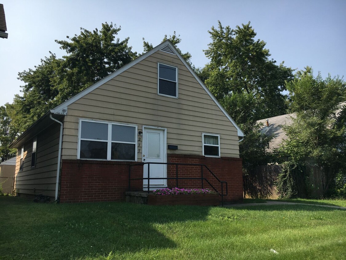Primary Photo - **3-BEDROOM CAPE COD w/ 1-CAR GARAGE IN BE...