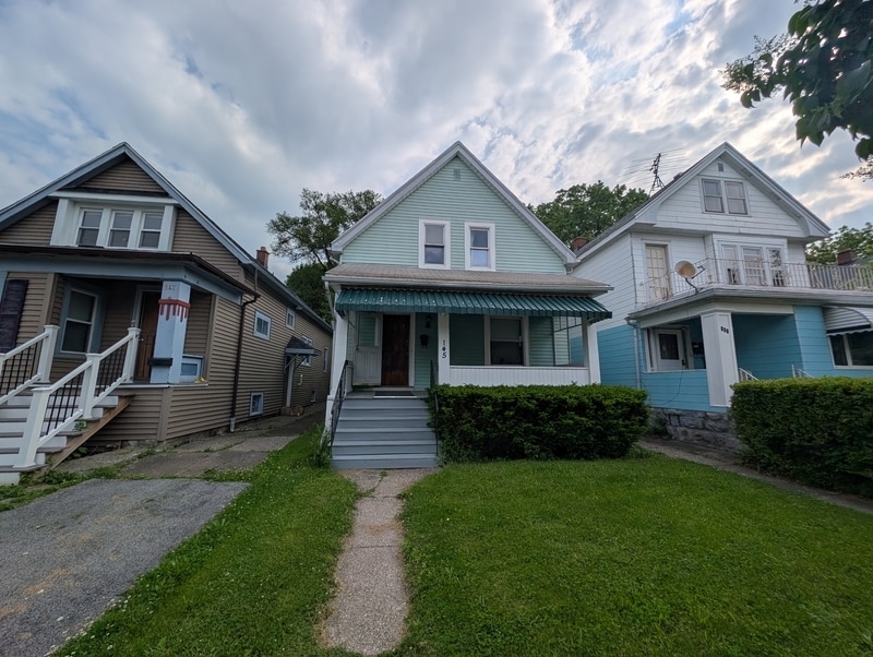 Primary Photo - 145 Merrimac St