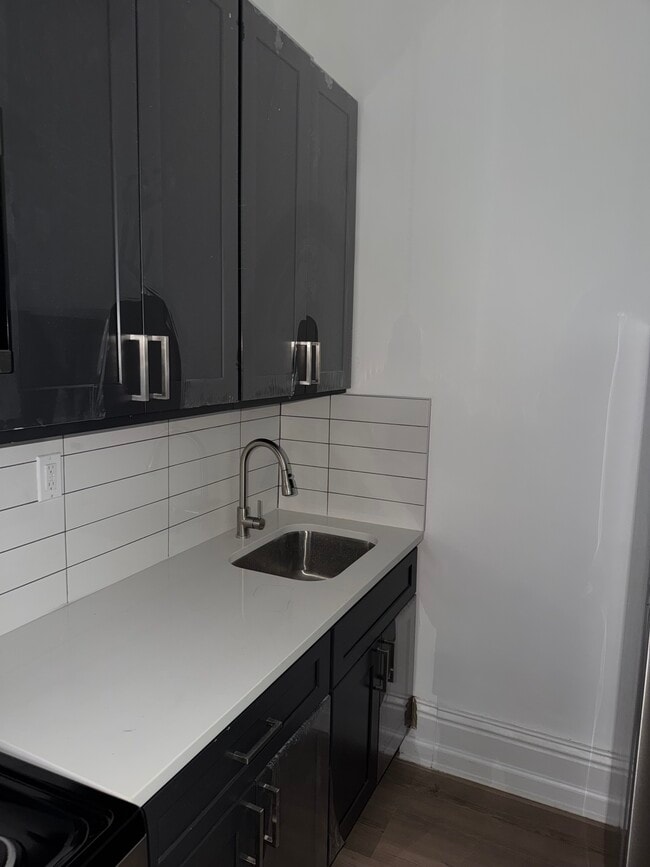 Photo - 124 W College St Apartment