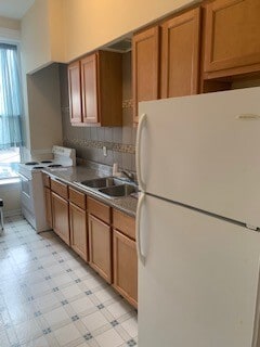 Building Photo - 111 E 9th St