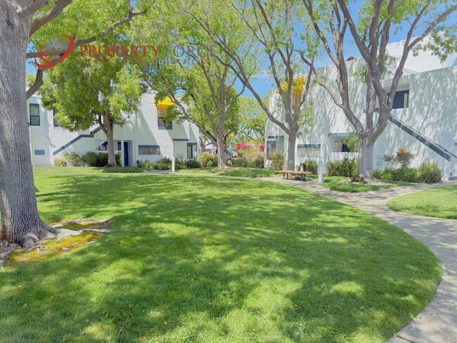 Foto del edificio - 870 Balboa Ln
