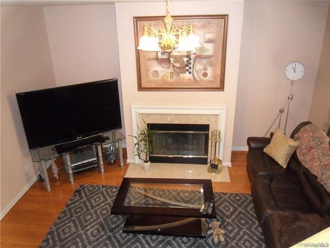 Building Photo - 6 Blackmoor Ct