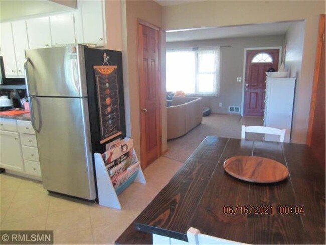 Foto del edificio - 631 17th Ave NW