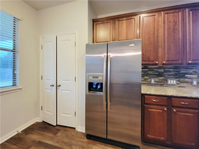 Building Photo - 4601 Rolling Water Dr