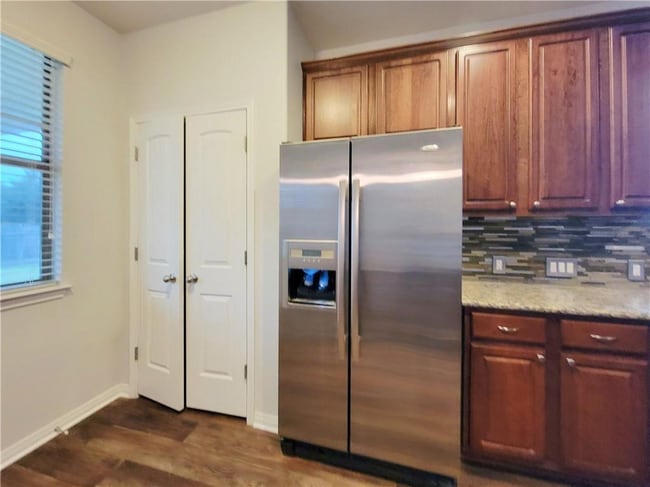 Foto del edificio - 4601 Rolling Water Dr