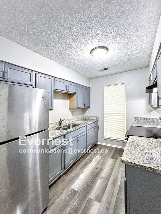 Foto del edificio - 6123 Kensington Cir