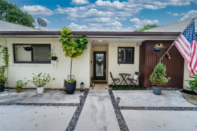 Foto del edificio - 13932 Kendale Lakes Dr