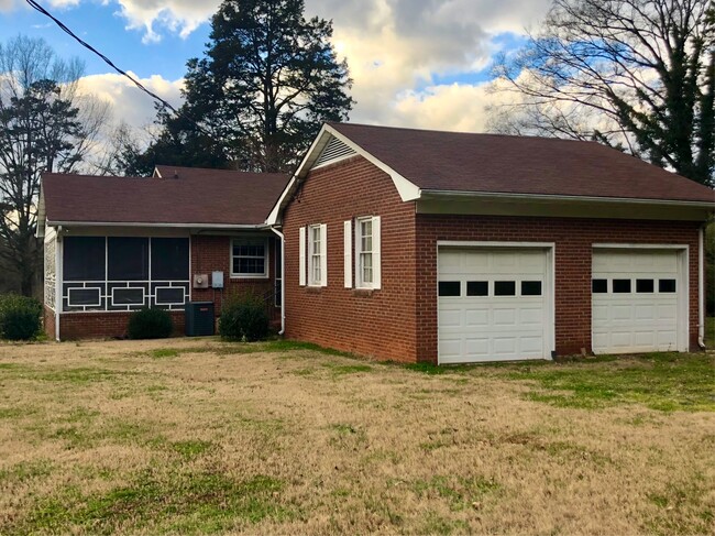 Building Photo - 4710 Beatties Ford Rd