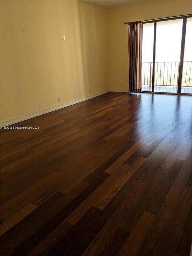 Foto principal - 18151 NE 31st Ct