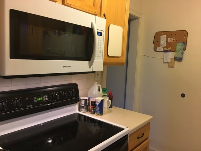 Kitchen - 146 S Barton St