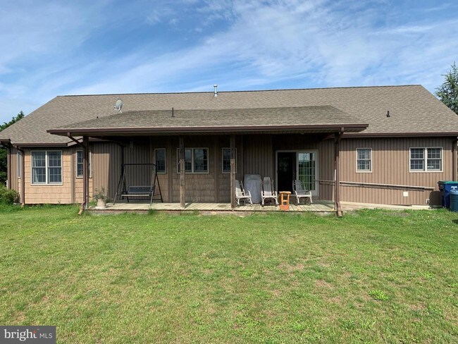 Building Photo - 247 Lincoln Ave