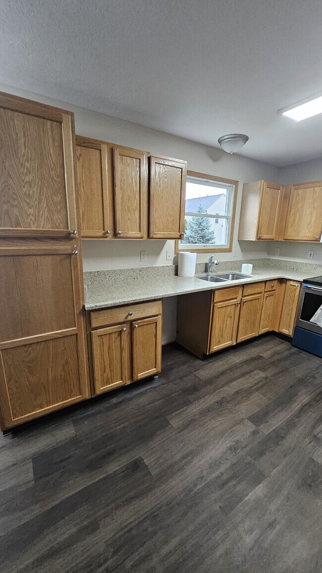 Building Photo - 8568 Clover Glade Dr