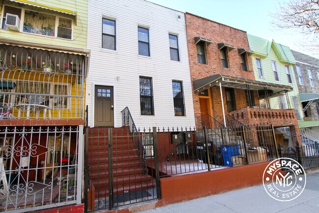 Building Photo - 199 Weirfield St